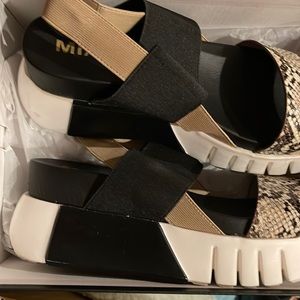 I’m selling a Brand New pair of Mia platform sandals from Nordstrom